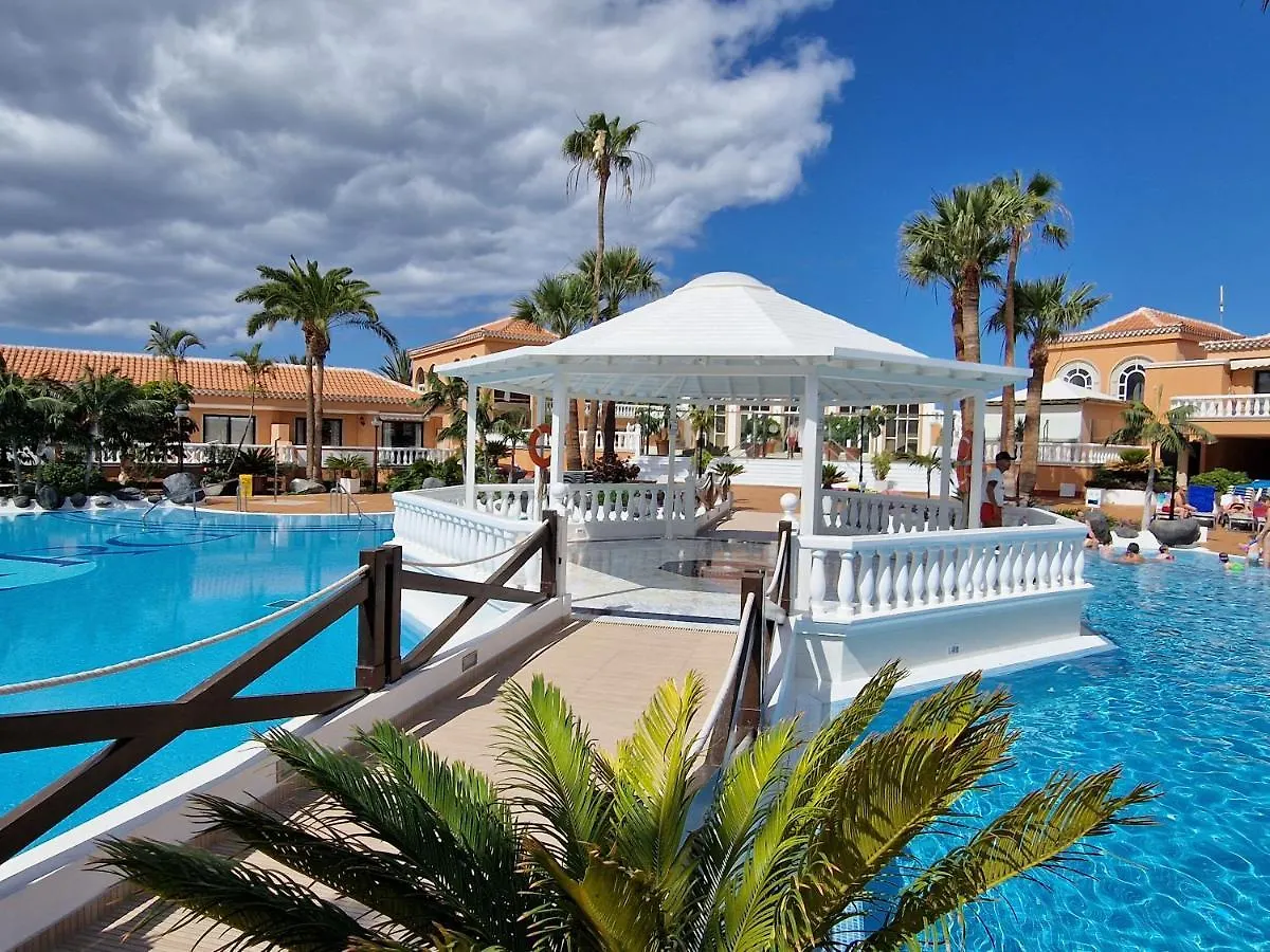 Seaside Haven: Las Vistas Apartment with Pool and Ocean Views Playa de las Americas   Playa de las Americas (Tenerife)